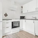Lovely 1 Bedroom Downstairs With Free Parking Place Apartamento