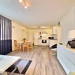 Apartament Lovely 1 Bedroom Downstairs With Free Parking Place