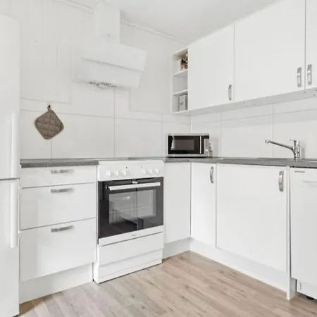 Lovely 1 Bedroom Downstairs With Free Parking Place Apartmán