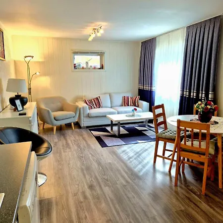 Lovely 1 Bedroom Downstairs With Free Parking Place * Svolvær