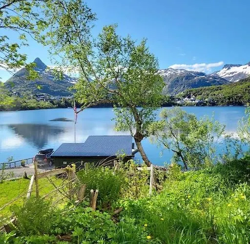 Lovely 1 Bedroom Downstairs With Free Parking Place *