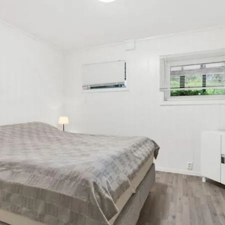 Lovely 1 Bedroom Downstairs With Free Parking Place Svolvær