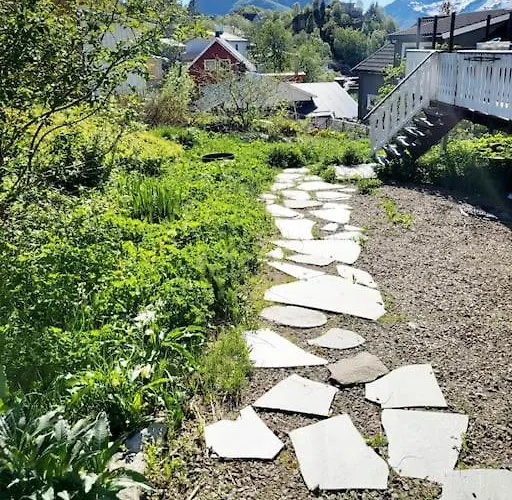 Lovely 1 Bedroom Downstairs With Free Parking Place Svolvær
