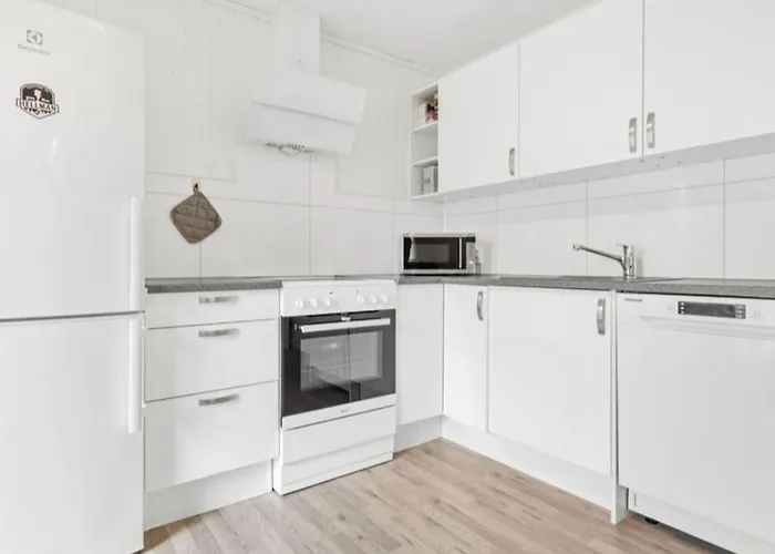 Lovely 1 Bedroom Downstairs With Free Parking Place Lejlighed