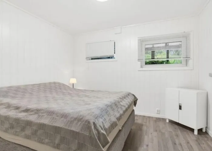 Lovely 1 Bedroom Downstairs With Free Parking Place Svolvær